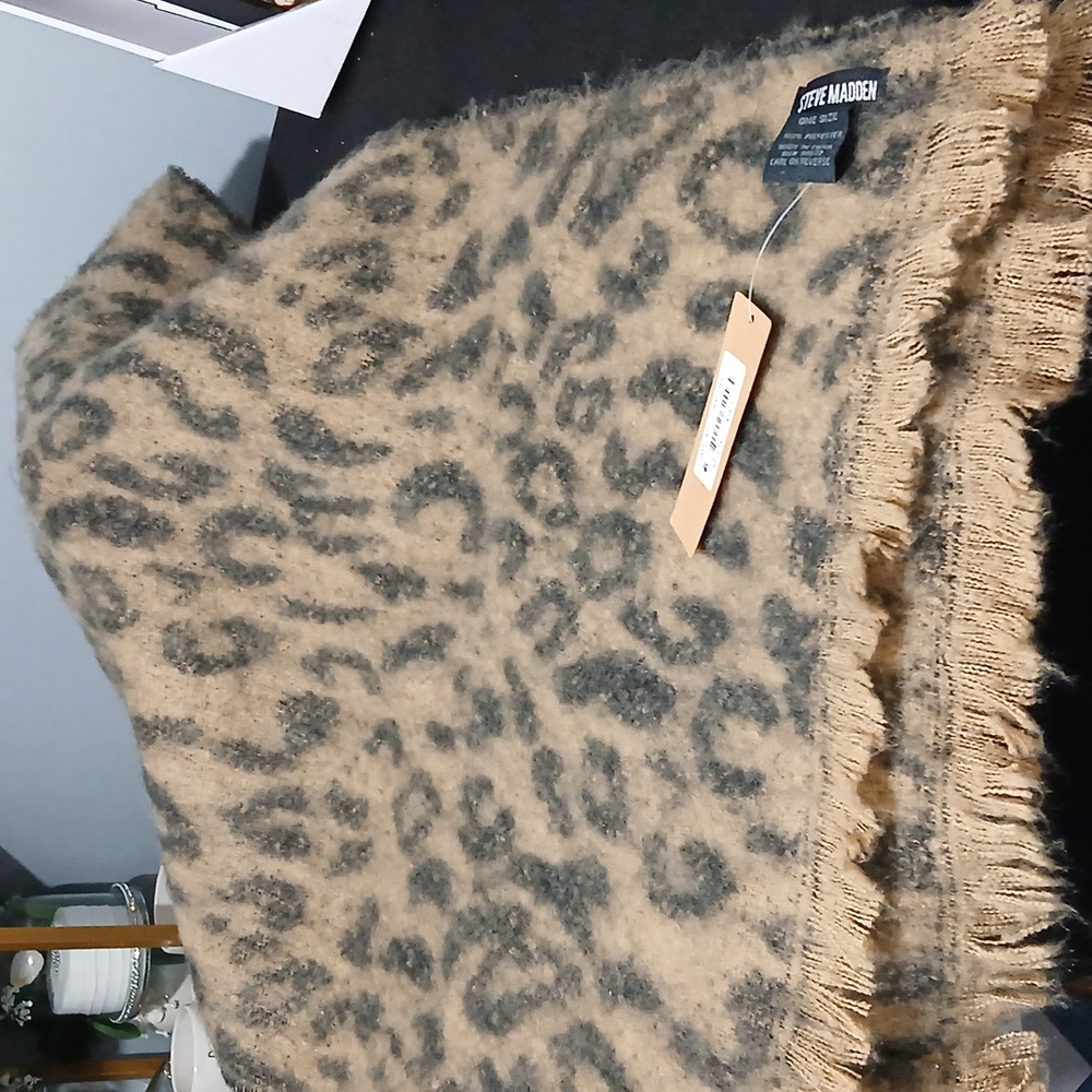 Steve Madden Leopard Print Scarf in Tan and Black NWT